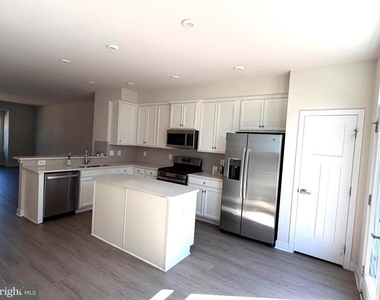 13907 Airfoil Road - Photo Thumbnail 6