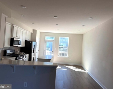 13907 Airfoil Road - Photo Thumbnail 4