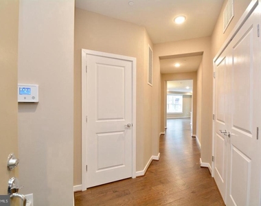3989 Norton Place - Photo Thumbnail 5