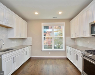 3989 Norton Place - Photo Thumbnail 14