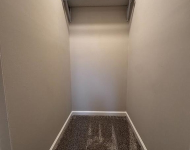 410 Woodlyn Drive - Photo Thumbnail 21