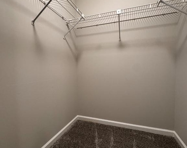 410 Woodlyn Drive - Photo Thumbnail 16