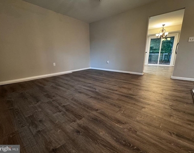 410 Woodlyn Drive - Photo Thumbnail 4