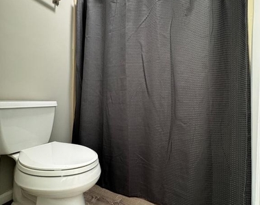 410 Woodlyn Drive - Photo Thumbnail 14