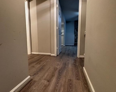 410 Woodlyn Drive - Photo Thumbnail 22