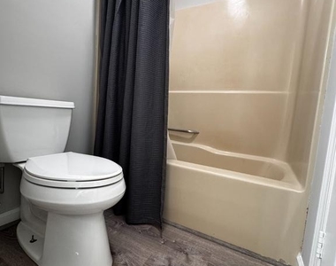 410 Woodlyn Drive - Photo Thumbnail 15