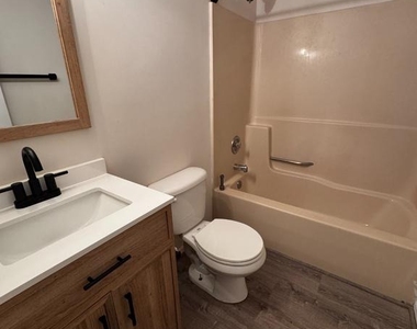 410 Woodlyn Drive - Photo Thumbnail 31