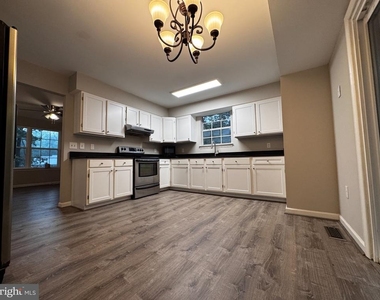 410 Woodlyn Drive - Photo Thumbnail 8