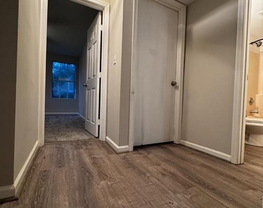 410 Woodlyn Drive - Photo Thumbnail 30