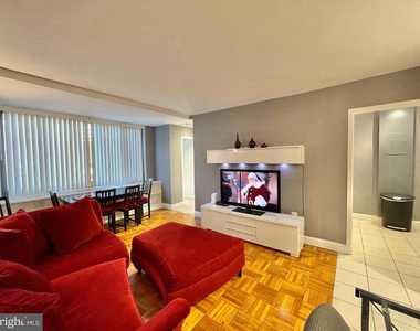 1021 Arlington Boulevard - Photo Thumbnail 3