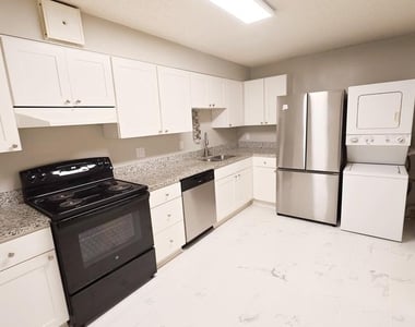1600 N Oak Street - Photo Thumbnail 7