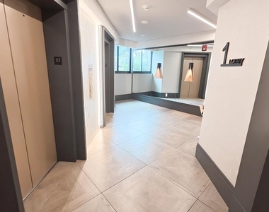 1600 N Oak Street - Photo Thumbnail 3