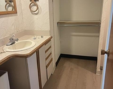 3604 Walnut Street - Photo Thumbnail 6