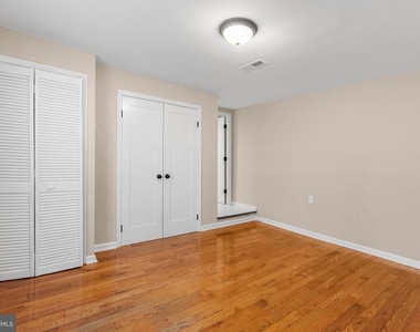 2319 Walnut Street - Photo Thumbnail 5