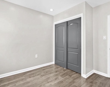 1452 S Etting Street - Photo Thumbnail 5