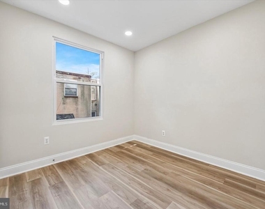 1924 S 21st Street - Photo Thumbnail 8