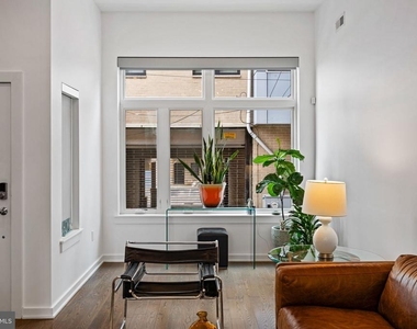 418 Wallace Street - Photo Thumbnail 4