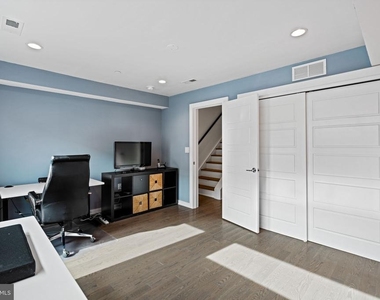 418 Wallace Street - Photo Thumbnail 14