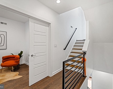 418 Wallace Street - Photo Thumbnail 15