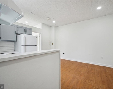 2201 S Hicks Street - Photo Thumbnail 3