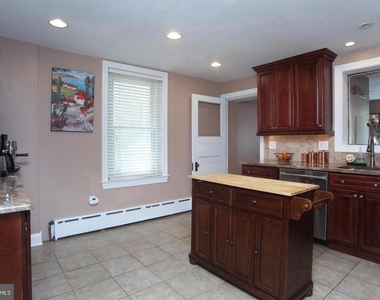 207 Lauriston Street - Photo Thumbnail 7