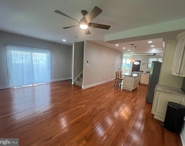 244 Krams Avenue - Photo Thumbnail 5