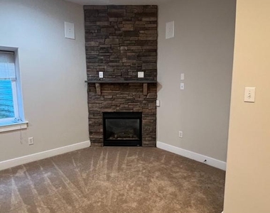244 Krams Avenue - Photo Thumbnail 10