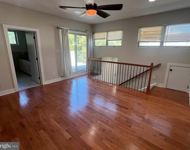 244 Krams Avenue - Photo Thumbnail 11