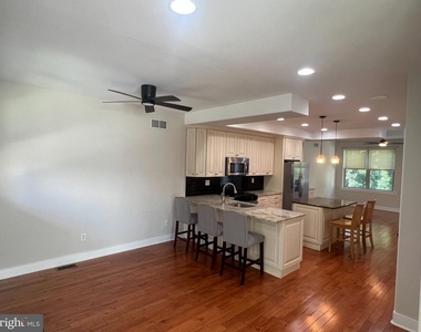 244 Krams Avenue - Photo Thumbnail 4