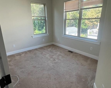 244 Krams Avenue - Photo Thumbnail 21