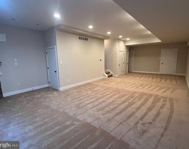 244 Krams Avenue - Photo Thumbnail 9