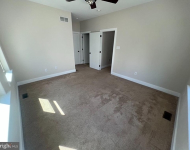 244 Krams Avenue - Photo Thumbnail 14