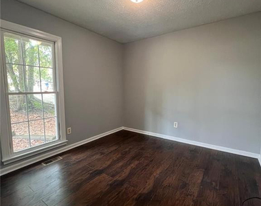 6930 Melbourne Drive - Photo Thumbnail 18