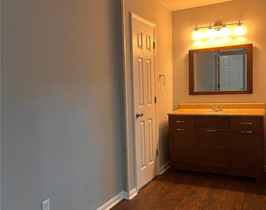 6930 Melbourne Drive - Photo Thumbnail 11