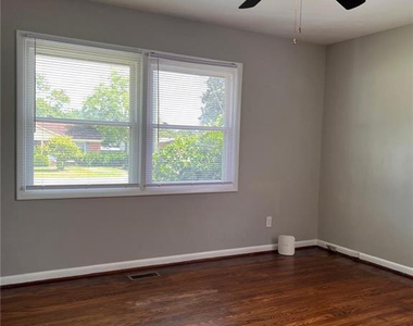 1728 Saint Augustine Avenue - Photo Thumbnail 10