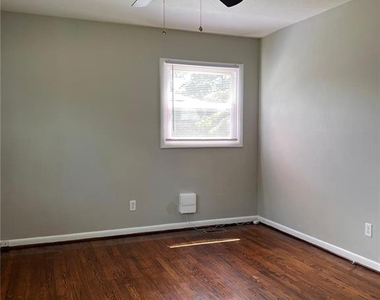 1728 Saint Augustine Avenue - Photo Thumbnail 12