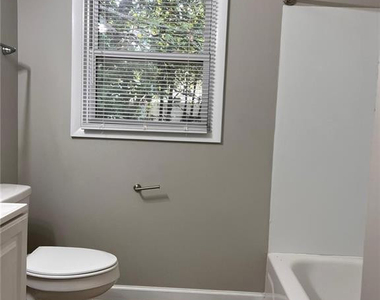 1728 Saint Augustine Avenue - Photo Thumbnail 14