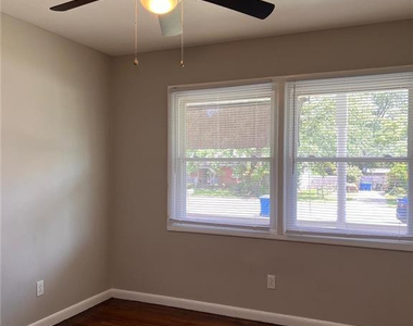 1728 Saint Augustine Avenue - Photo Thumbnail 9