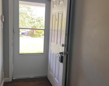 1728 Saint Augustine Avenue - Photo Thumbnail 2