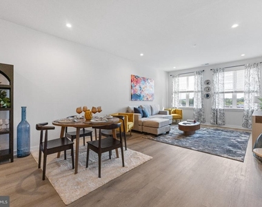 24 S York Road - Photo Thumbnail 8