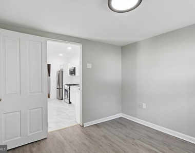 624 Poplar Street - Photo Thumbnail 8