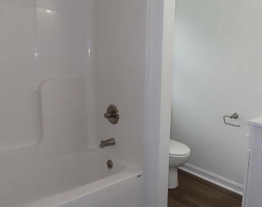 230 Rowe Avenue - Photo Thumbnail 14