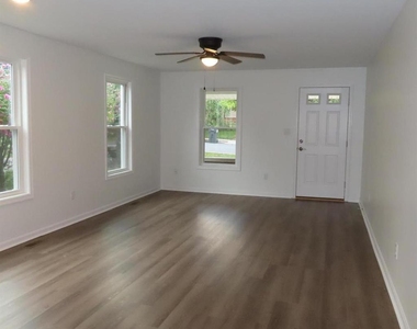 230 Rowe Avenue - Photo Thumbnail 3