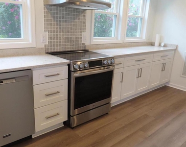 230 Rowe Avenue - Photo Thumbnail 6