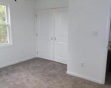 230 Rowe Avenue - Photo Thumbnail 9