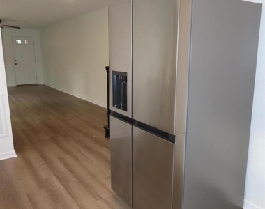 230 Rowe Avenue - Photo Thumbnail 7