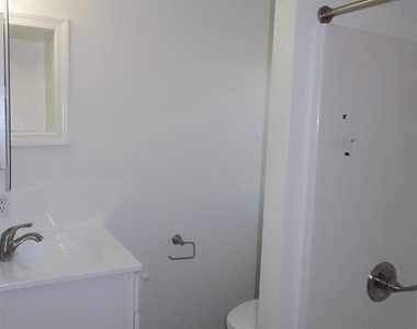 228 Rowe Avenue - Photo Thumbnail 11