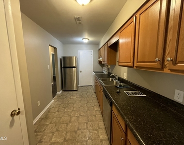 1022 Sandlin Place - Photo Thumbnail 5