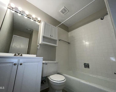1022 Sandlin Place - Photo Thumbnail 11