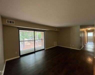 1022 Sandlin Place - Photo Thumbnail 2